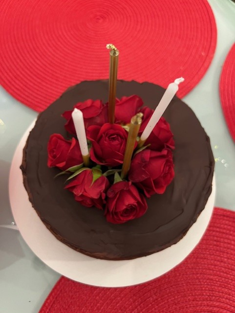 Cake with Red Roses